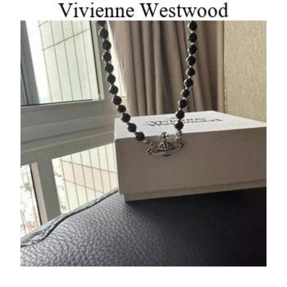 Vivienne Westwood Gold Safety Pin Pearl Necklace - Picture 2 of 5